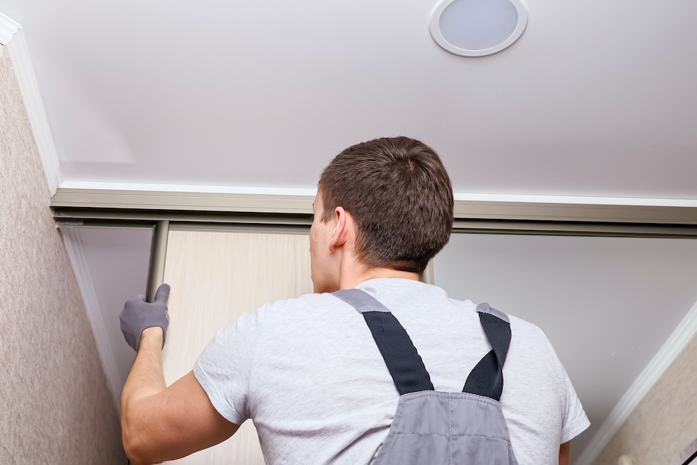 ¿Cuáles son los tipos de puertas para armarios?